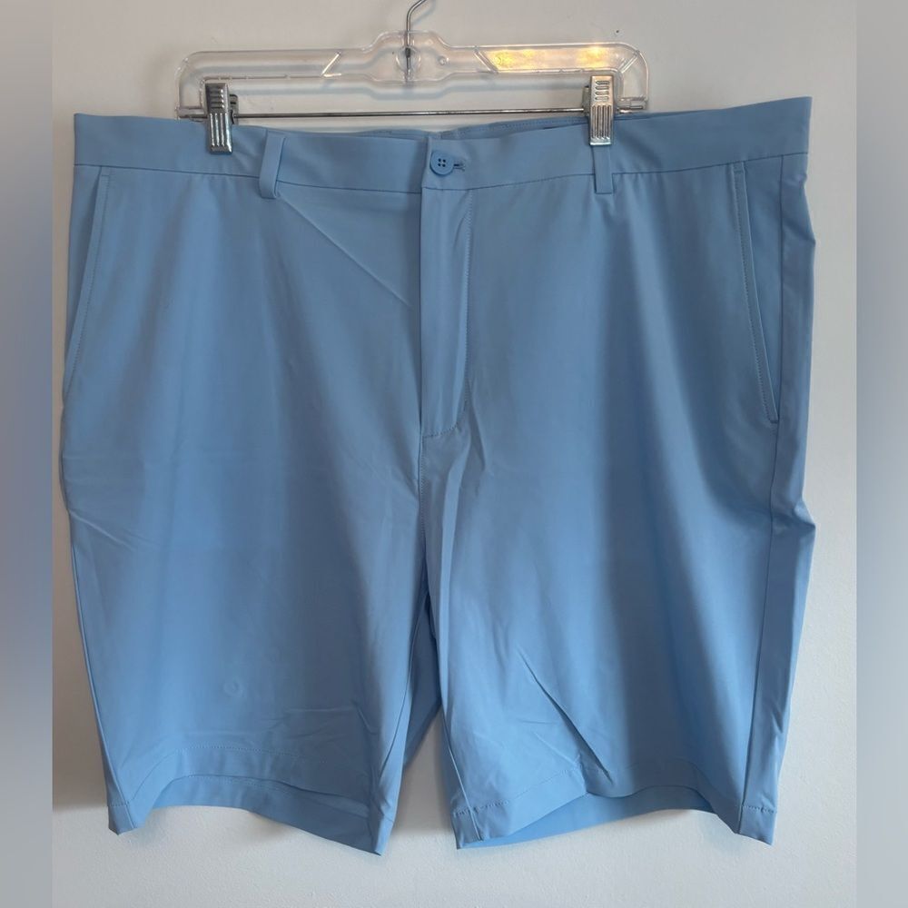 Vineyard vines EUC light blue performance shorts Size 42